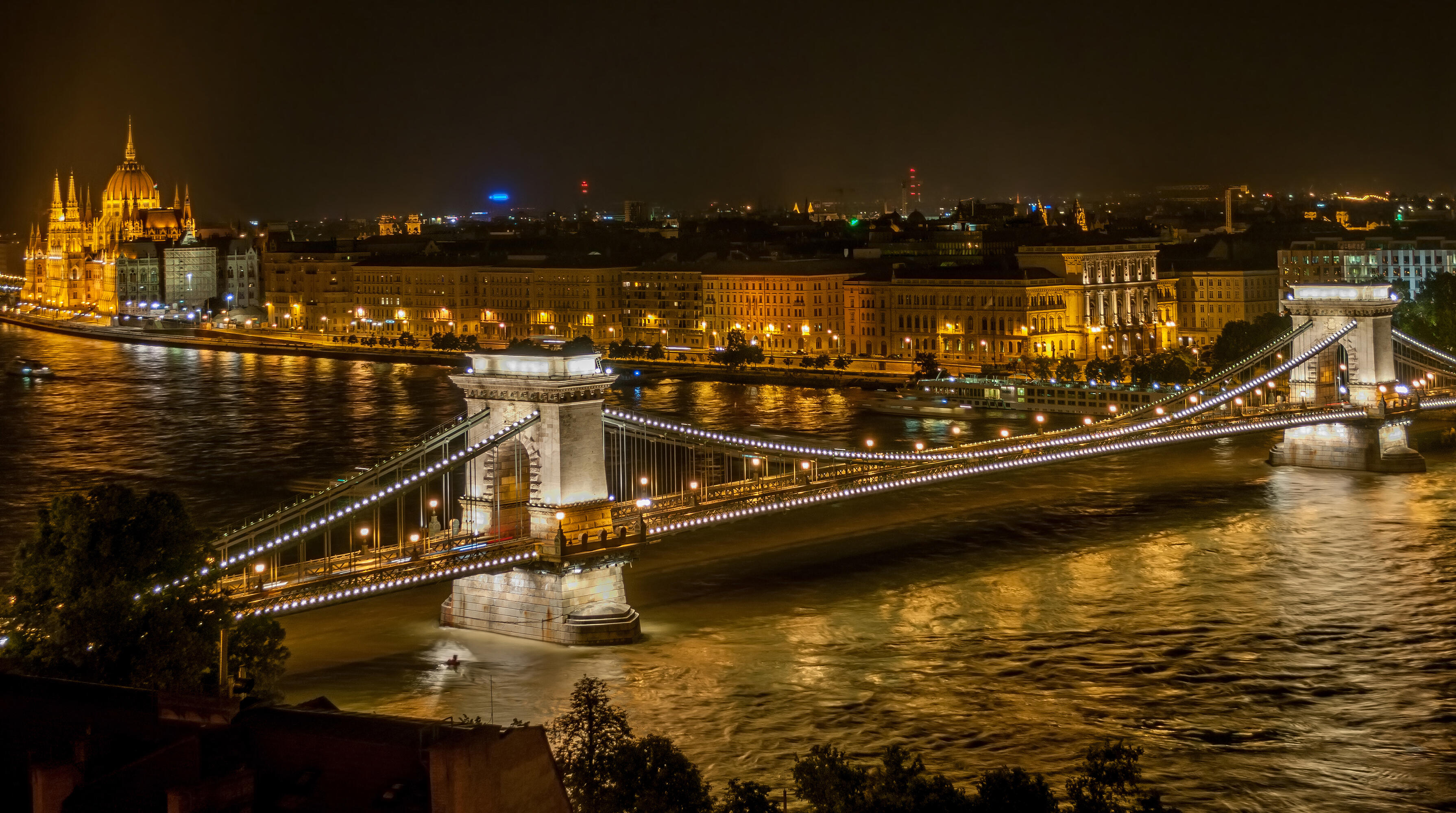 Szechenyi Chain Bridge, Budapest at night